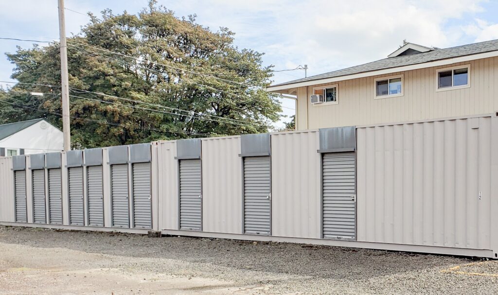 Exterior storage lockers at 2585 Roosevelt Boulevard